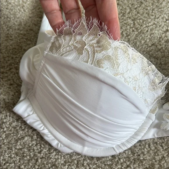 New Beach Bunny “Big Girls Don’t Cry” bikini top - Picture 7 of 8